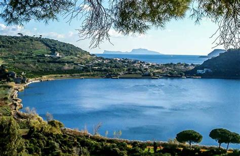 Lago DAverno La Porte Degli Inferi Pozzuoli Lago Laghi Luoghi