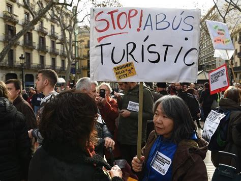 Barcelona Tourists Scared For Their Lives As Anti Tourist Anger Turns