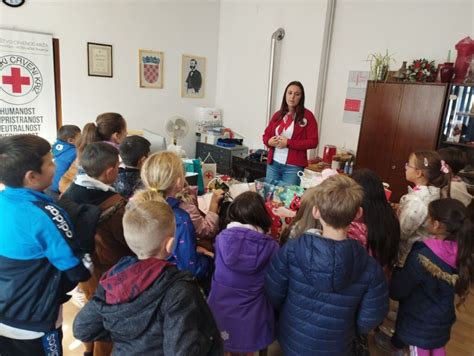 Humanitarna Akcija U Enika B Razreda Solidarnost Na Djelu Djeca