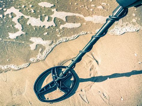 Beginners Guide To Beach Metal Detecting