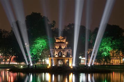 Captivating Night Images of Hoan Kiem Lake - Stunning Night Views of ...