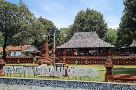 keraton kasepuhan cirebon saksi bisu kejayaan kerajaan cirebon radar