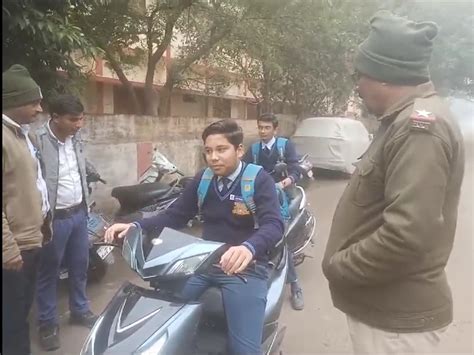 Traffic Police Checking Continues ट्रैफिक पुलिस का चेकिंग जारी सख्ती