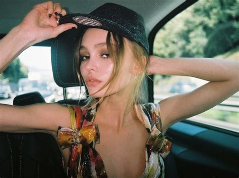 Lily Rose Depp Dénudée Dans Un Shooting Sexy