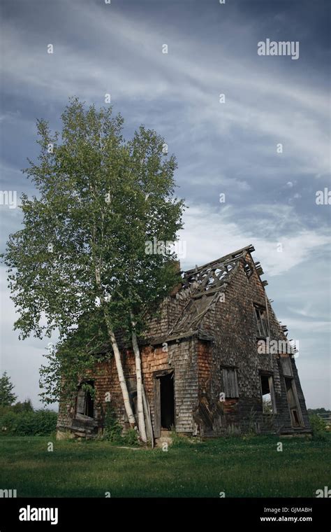 Abandoned haunted house Stock Photo - Alamy