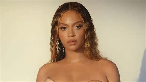 Beyoncé se adueña de la moda tapa de Vogue Francia y colección cápsula