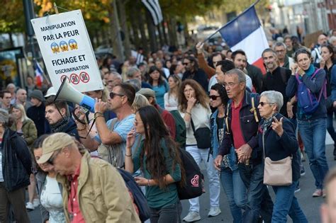 Environ Manifestants Anti Passe Sanitaire Nouvelle Baisse De La