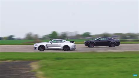 Detroit at Its Drag-Racing Finest: 850-HP Mustang v 770-HP Camaro v 800 ...