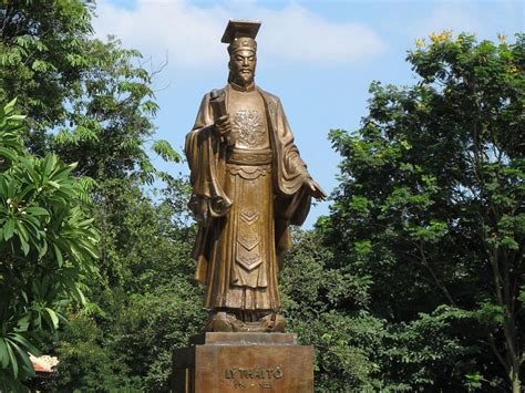 Statue Of Ly Thai To Hanoi