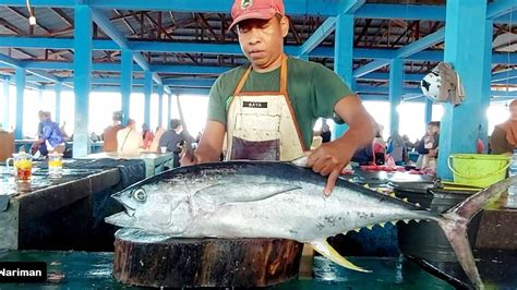 Amazing Sharp Machete Cuts Big And Fresh Tuna Cutting The Favorite