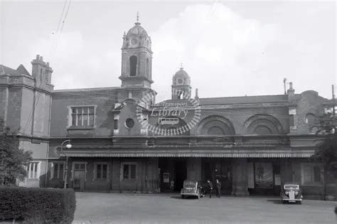 PHOTO BR BRITISH Railways Station Scene BURY ST EDMUNDS 1951 1 99