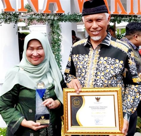 Pemprov Sumbar Raih Predikat Informatif Pada Anugerah Keterbukaan