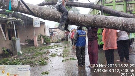 Hujan Deras Dan Angin Kencang Terjang Kecamatan Di Kabupaten Malang