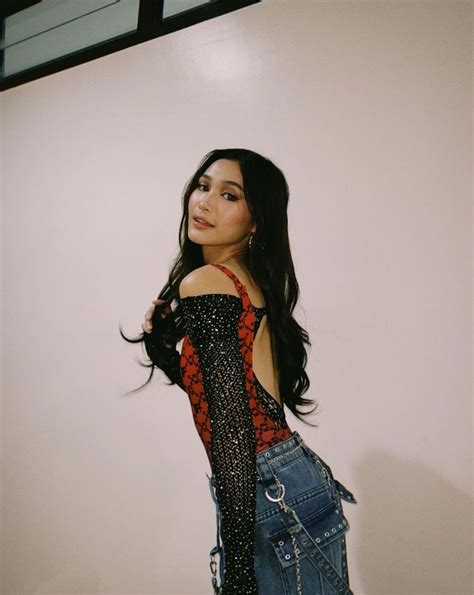 BINI Jhoanna Pretty Brunette Cute Makeup Looks Pretty Selfies