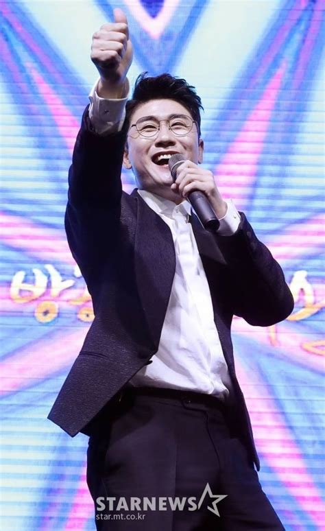 영탁 아이돌차트 6월 기부스타 1위선한 영향력 전파 공식 네이트 연예