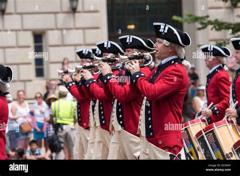 Viejos soldados marchando fotografías e imágenes de alta resolución Alamy