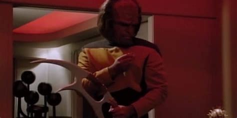 Star Trek's Bat'leth Defines What It Means To Be A Klingon Warrior