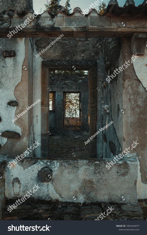 77,817 Abandoned House Interior Stock Photos, Images & Photography ...