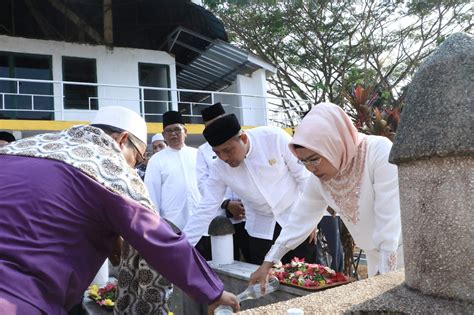 Ziarah Ke Makam KH Syamun Bupati Serang Motivasi ASN Tingkatkan