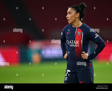 AMSTERDAM Sakina Karchaoui Del Paris Saint Germain Durante El Partido