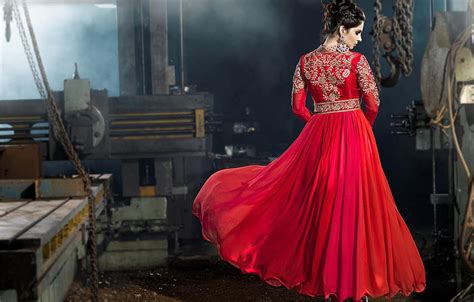 Red girl hot dress graphy beautiful lady indian back desi section девушки ladies