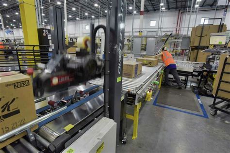 A Look Inside Amazon S New Schodack Fulfillment Center