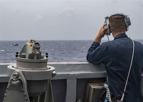 US Navy Sends Warship Near Disputed Islands A Day After Chinas