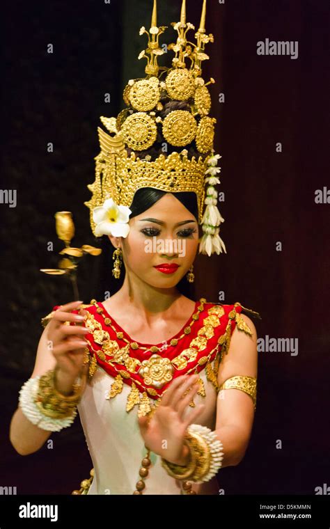 Cambodia Female Headdress Dancer Hi Res Stock Photography And Images