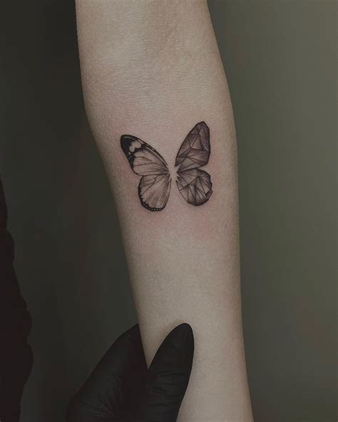 Tatua Motyl Znaczenie I Symbolika Na Rok Zdj