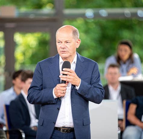 Saarbrücken Olaf Scholz trifft sich zum Bürgergespräch Video WELT