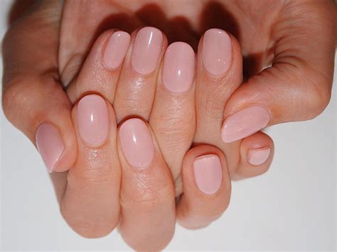 27 Natural Nail Colors That Are Simple and Chic | Who What Wear UK