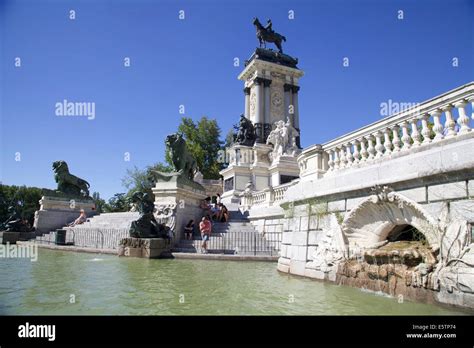 Sculptures in the Retiro park in Madrid Stock Photo - Alamy