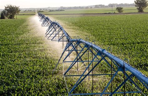 How A Center Pivot Irrigation Machine Works