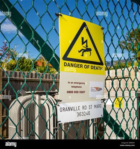 Panneau danger électricité Banque de photographies et dimages à haute