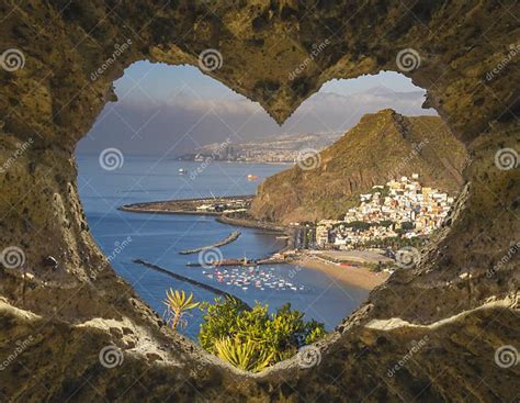 View Of The Ocean From A Heart Shaped Cave Stock Image Image Of Rocks