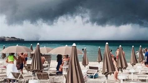 Tromba Daria Si Abbatte Sulla Spiaggia In Salento