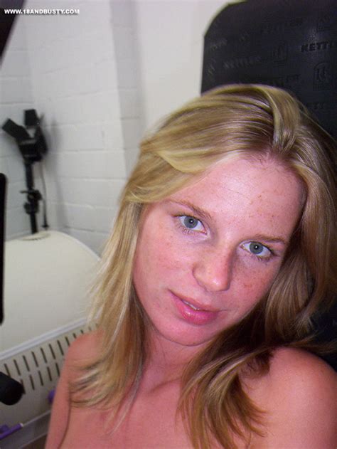 Big Boobies Porn Hot Teen Showing Off Her XXX Dessert Picture 15