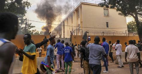 Burkina Faso La France Prise à Partie Par Les Soutiens Des Putschistes