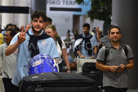 Timnas Iran U Tiba Di Indonesia Antara Foto