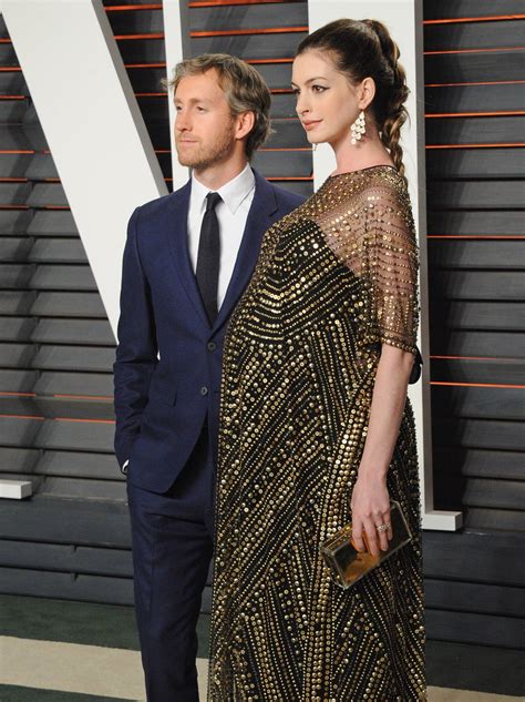 Anne Hathaway I Jej M Adam Shulman Historia Mi O Ci