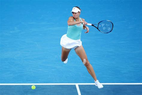 Smutny koniec meczu Magdy Linette z dawną mistrzynią Australian Open