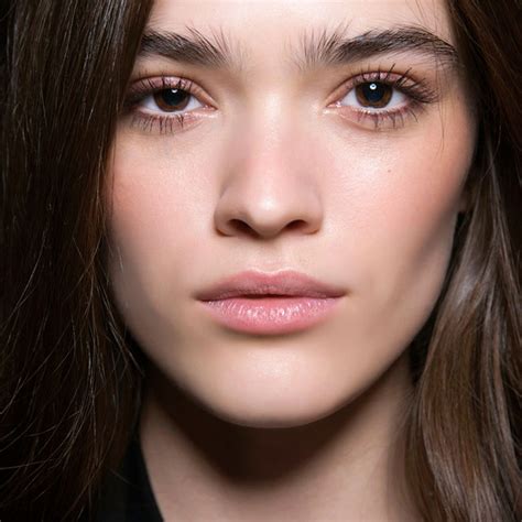 Pflege- & Make-Up-Tricks gegen vergrößerte Poren | COSMOPOLITAN