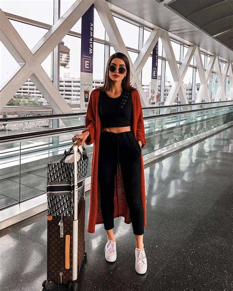 30 Comfortable Travel Outfit Ideas Stylish Outfits For Flying Artofit