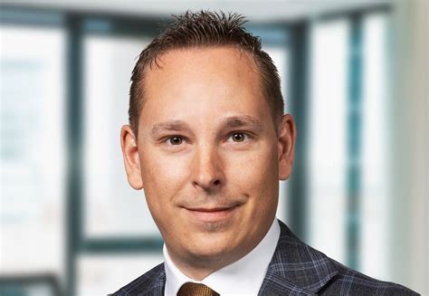 Wirtschaftszeit Adrian Stadler Neuer Head Of Management Services Bei