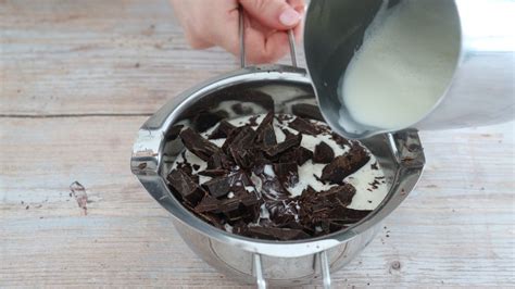 Fonduta Al Cioccolato La Ricetta Del Dessert Facile E Goloso