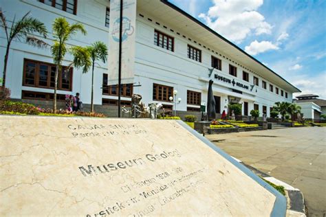 Foto Museum Geologi Bandung Lokasi Jam Buka Dan Harga Tiket Masuk