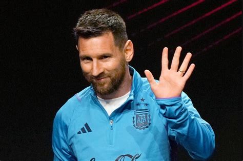 Dono do Inter Miami revela salário e data de estreia de Messi A