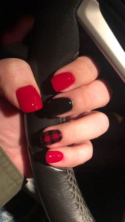 Buffalo plaid | Red gel nails, Checkered nails, Fashion nails