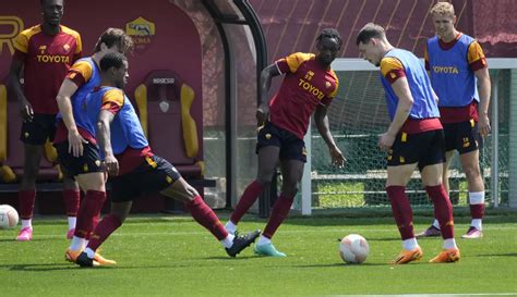 Sesi Latihan As Roma Jelang Duel Lawan Sevilla Di Final Liga Europa