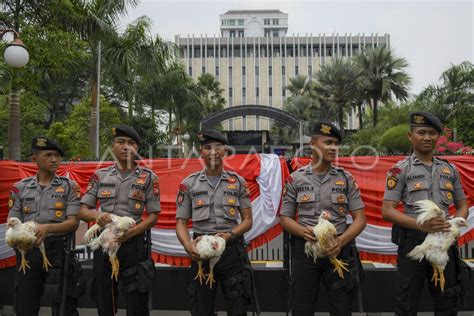 DEMO PETERNAK AYAM | ANTARA Foto